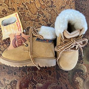 Adorable, Toddler Girls, Sherpa topped Leather Boots. Size 5